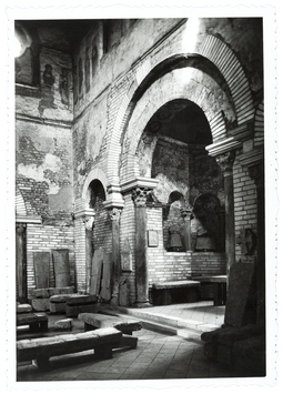 Vorschaubild Poitiers: Baptisterium Saint-Jean, Inneres (Postkarte aus der Diakartei) 